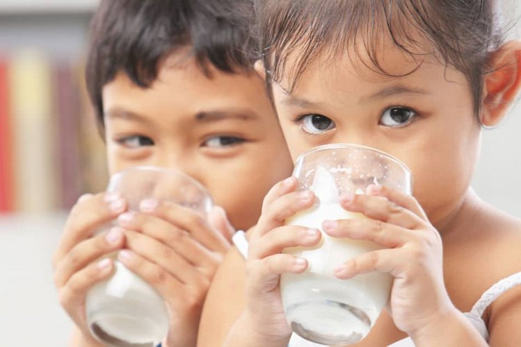 क्या बच्चों को UTH Milk देना चाहिए